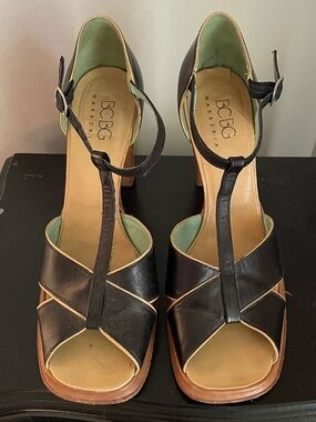 Vintage BCBGMaxAzria Black and Tan T-Strap Platform Heels with Mint Lining